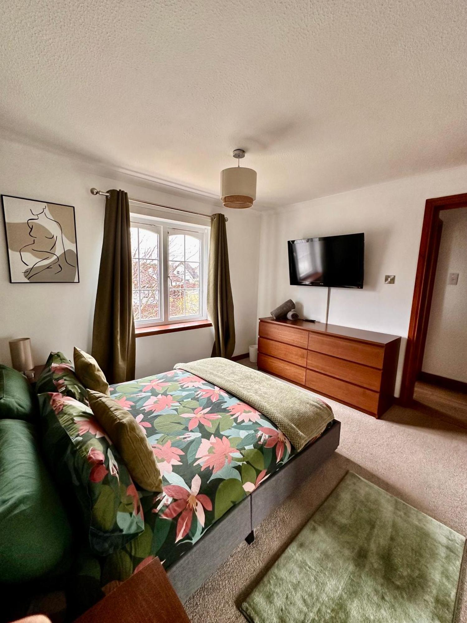 Apartment With Parking, Close To The Raigmore Hospital อินเวอร์เนส ภายนอก รูปภาพ